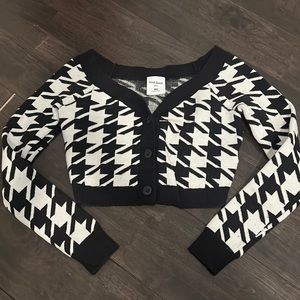 Hollister social tourist crop sweater XS